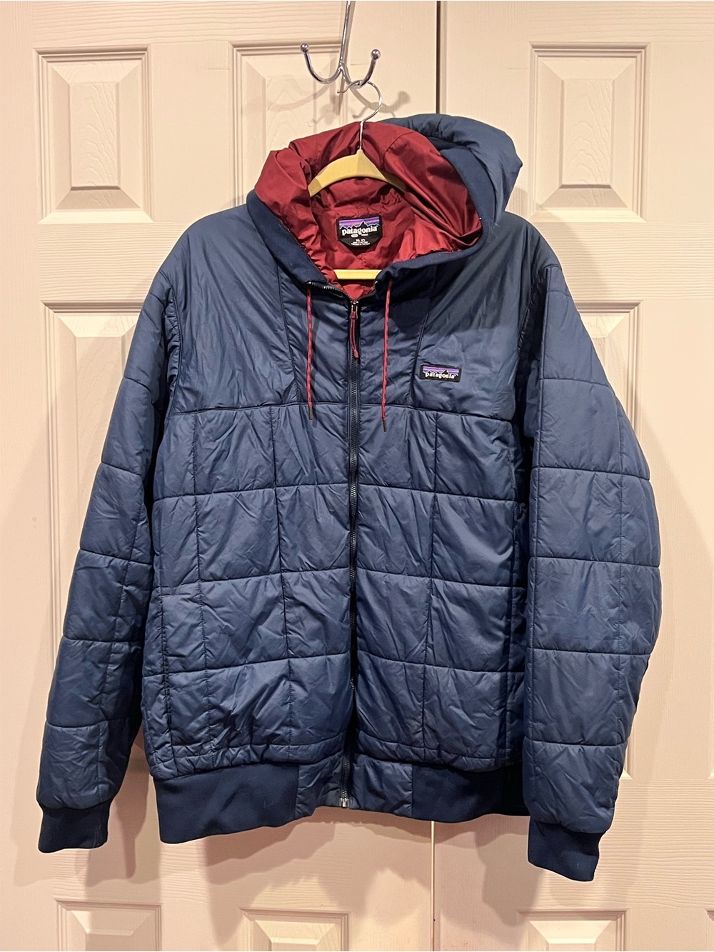 Patagonia Men’s Navy Quilted Insulated Jacket with Red Lining